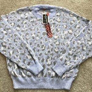 Net. 153 Fuzzy‎ Long Sleeved Leopard Print Sweater Size M/L NWT